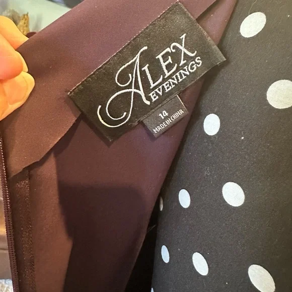 Alex Evenings Plum colored dress - knee length - Picture 4 of 5